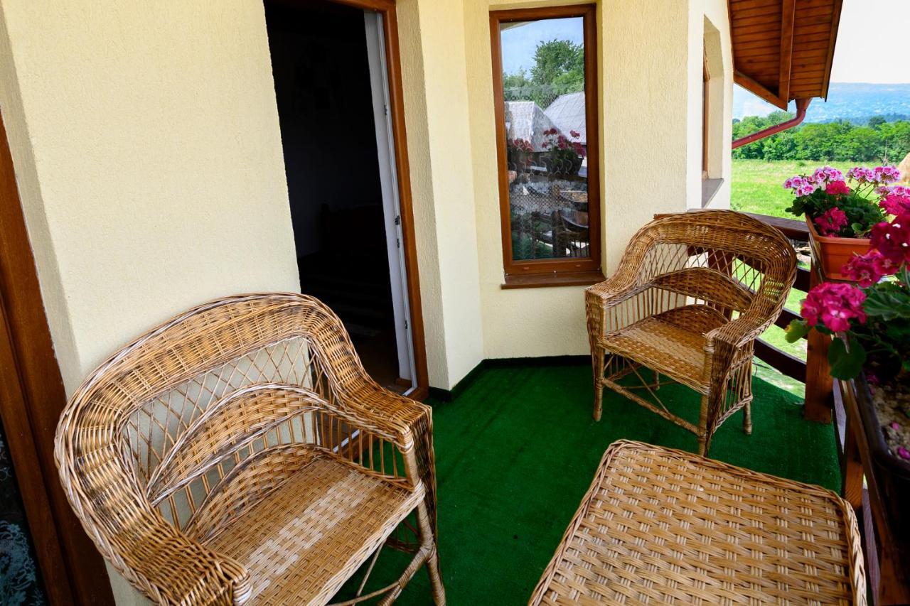 Sub Creasta Cocosului Hotel Breb ภายนอก รูปภาพ