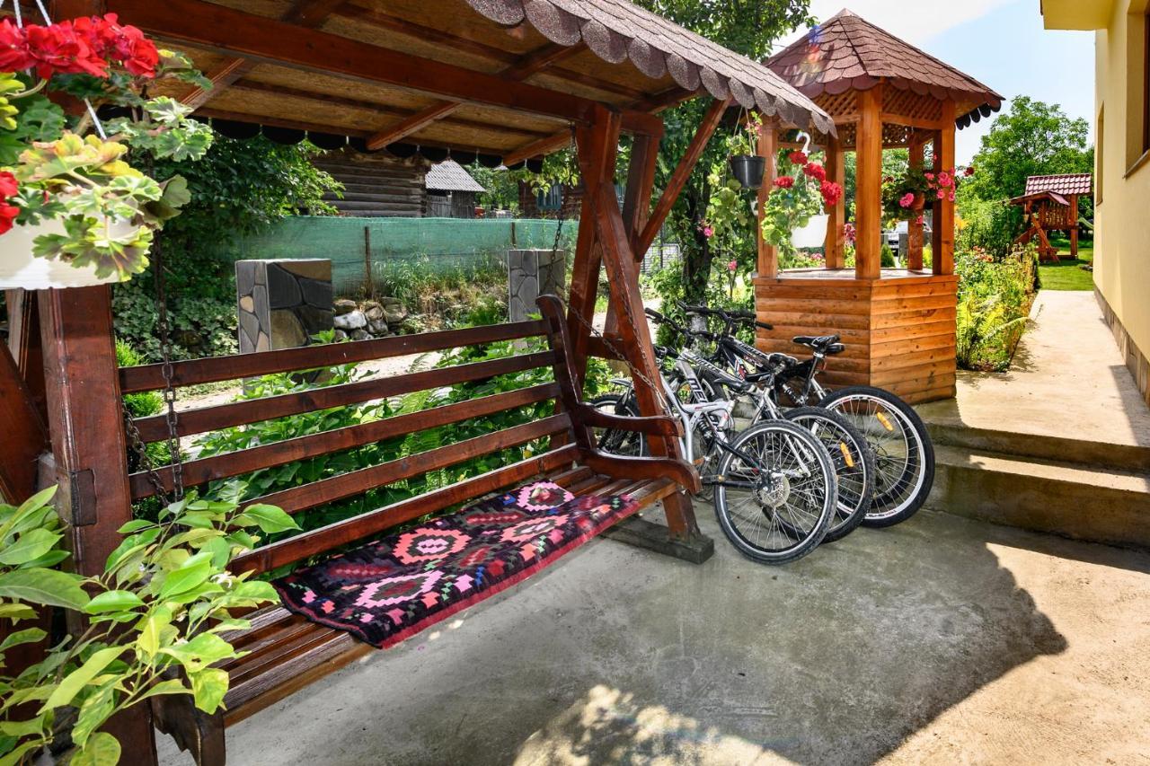 Sub Creasta Cocosului Hotel Breb ภายนอก รูปภาพ