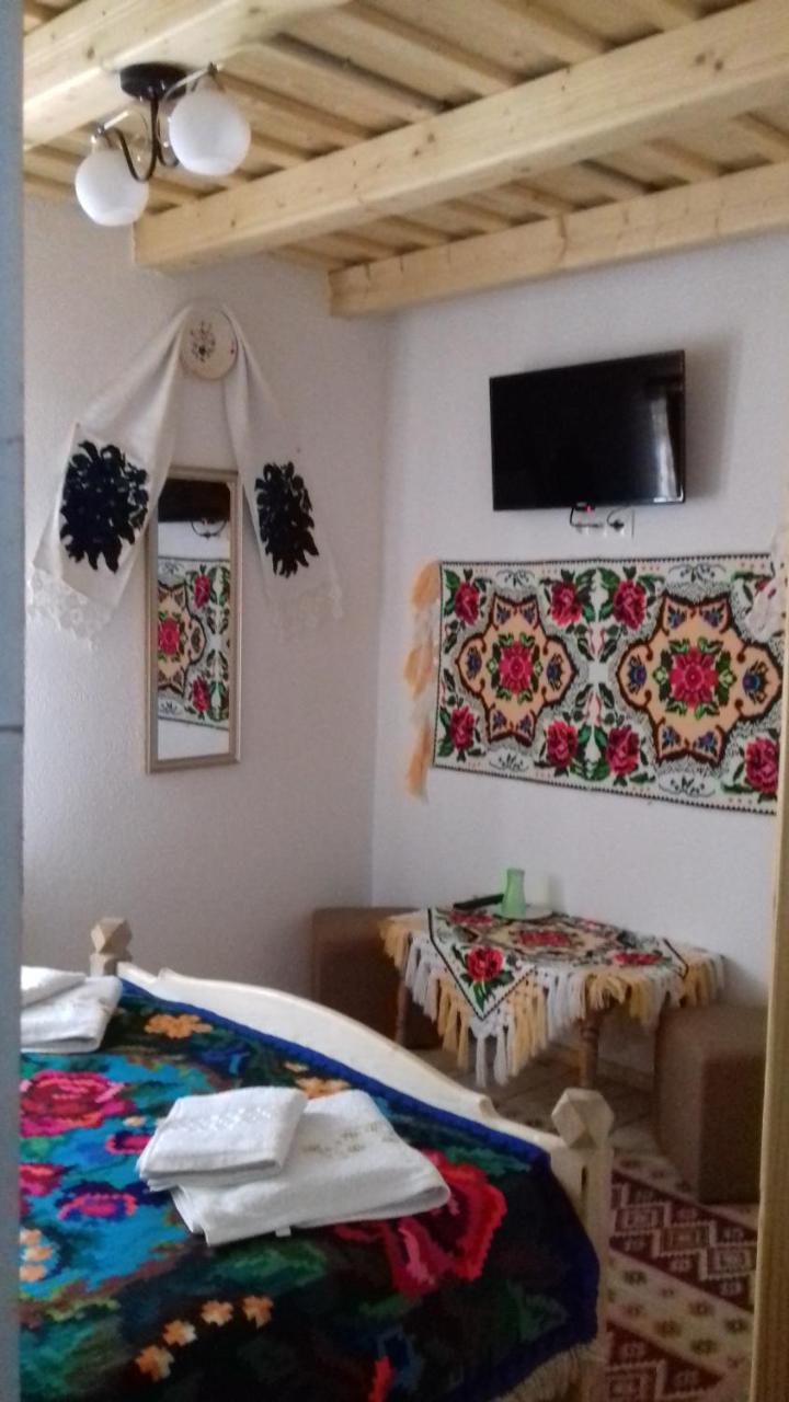 Sub Creasta Cocosului Hotel Breb ภายนอก รูปภาพ